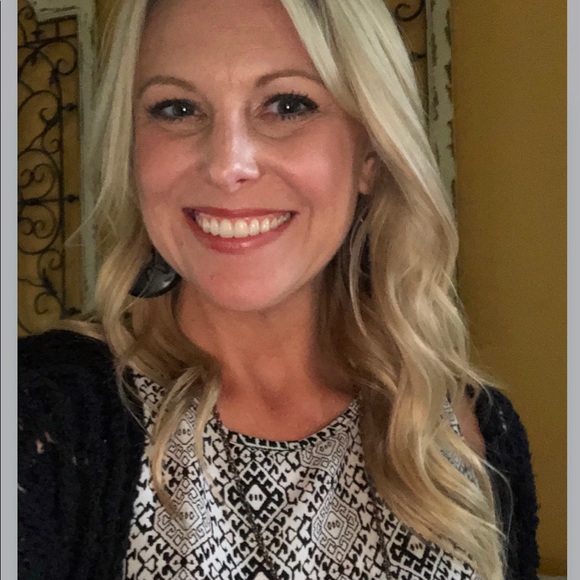 Meet your Posher, Kendra - Picture 3 of 5